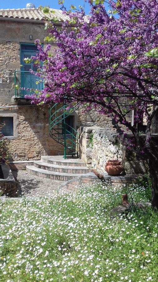 Iliolithos Rooms Kardamyli Exterior photo